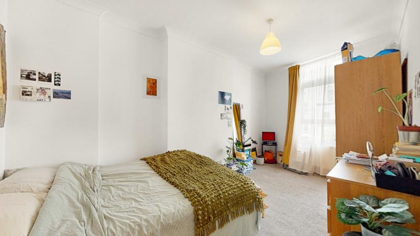 			3 Bedroom, 1 bath, 1 reception Flat			 Willesden Lane, Kilburn